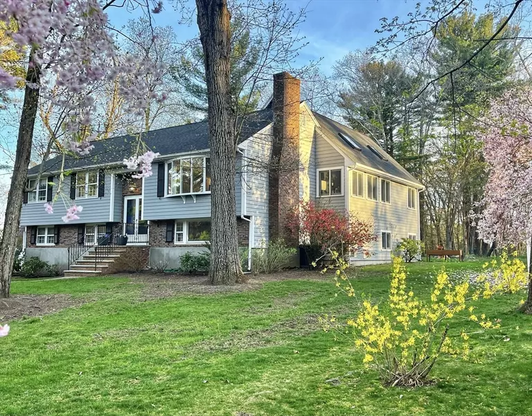 10 Heritage Lane, Lynnfield, MA 01940