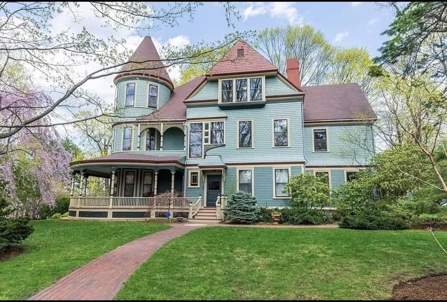 32 Woodland Rd #1, Newton, MA 02466