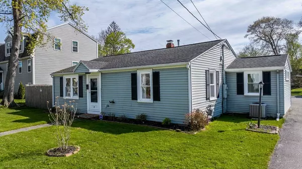 Taunton, MA 02780,14 Maple St