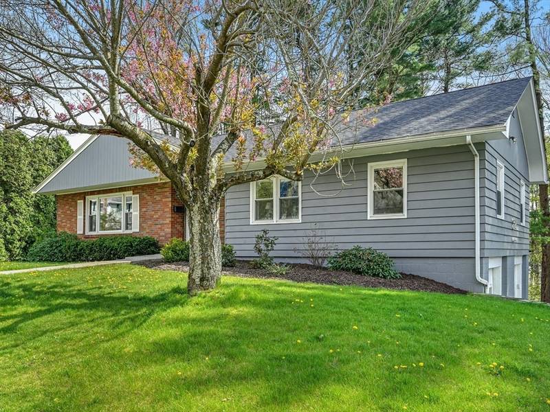 1 Hickory Ln, Auburn, MA 01501