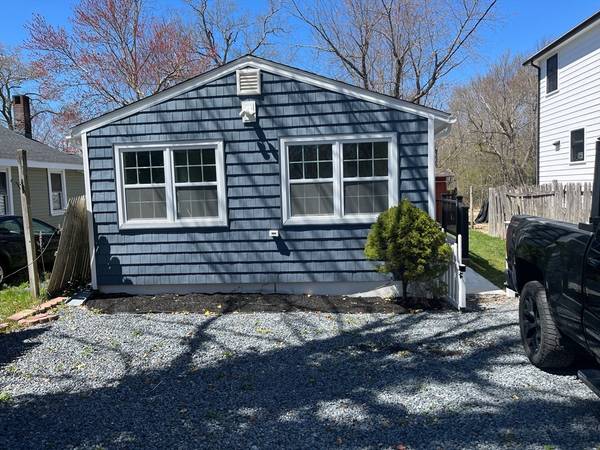 142 Milford St, Hanson, MA 02341