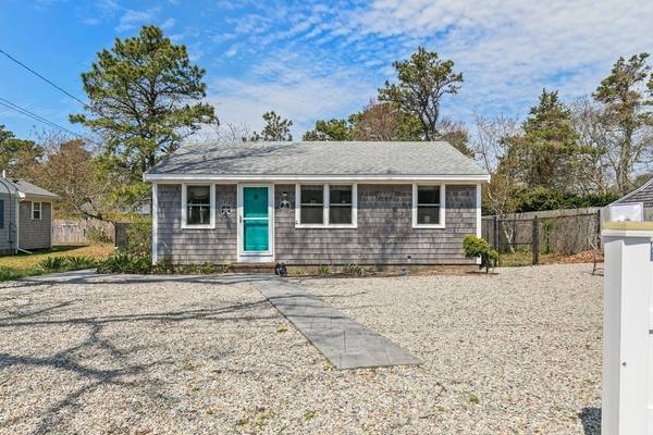 17 Wixon Rd, Dennis, MA 02639