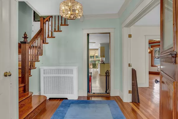 Brookline, MA 02467,17 Whitney St