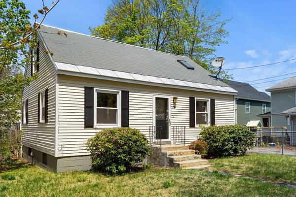 17 Devine Ave, Lowell, MA 01852