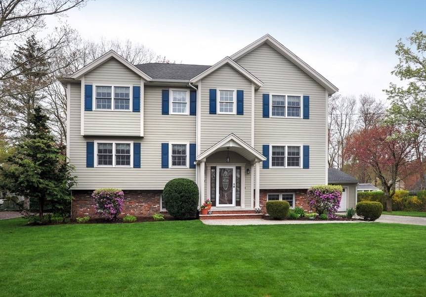 74 Harvey Ln, Whitman, MA 02382