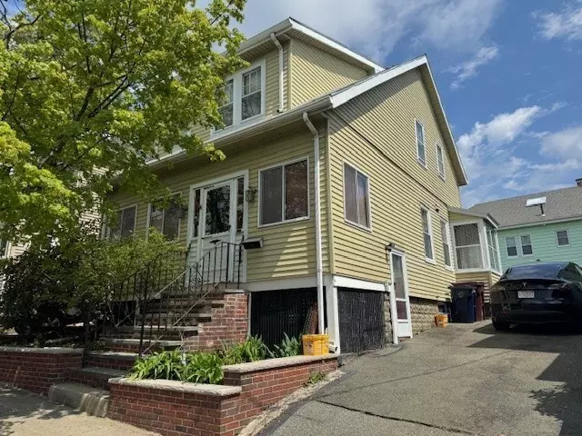 35 Sammet St, Everett, MA 02149