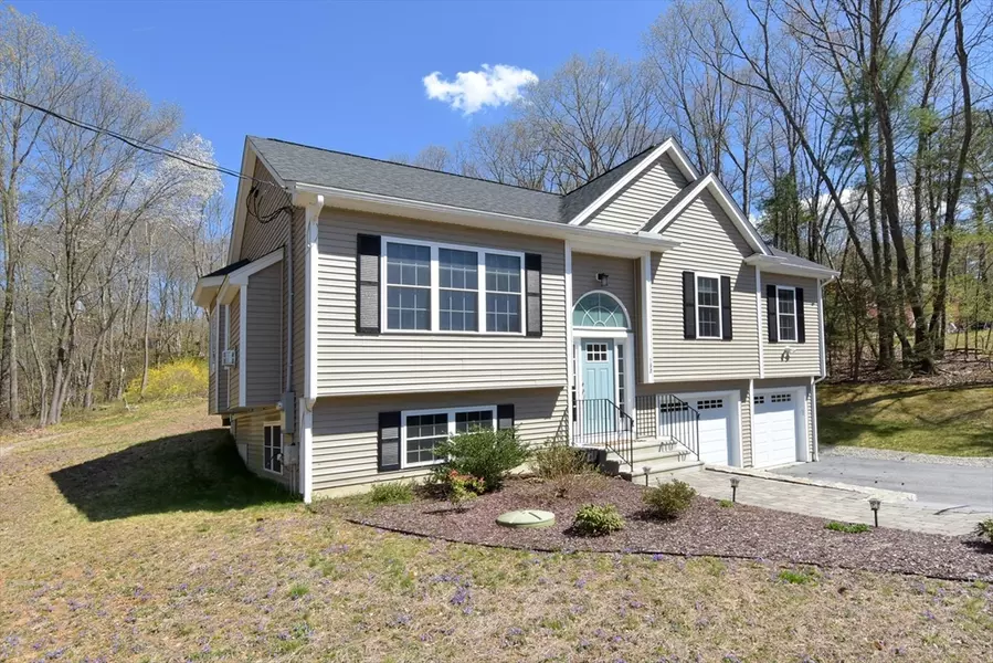 160 Cedar St, Sturbridge, MA 01566