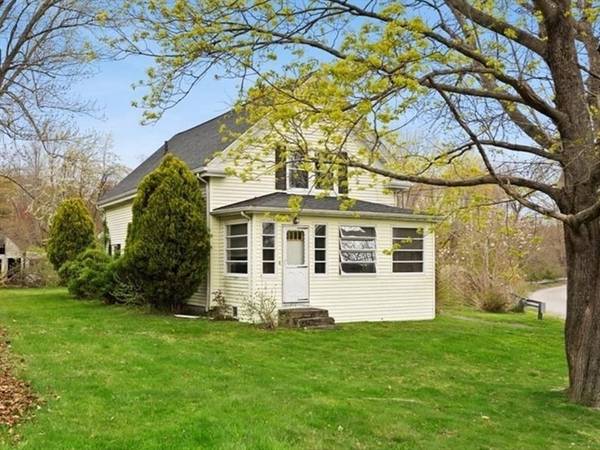 576 Middleboro Ave, Taunton, MA 02718