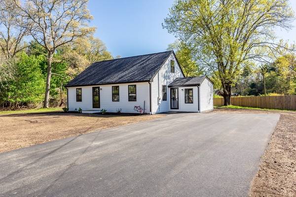 386 Lucy Little Road, Dartmouth, MA 02747