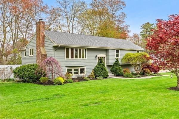 19 Rockridge Rd, Natick, MA 01760