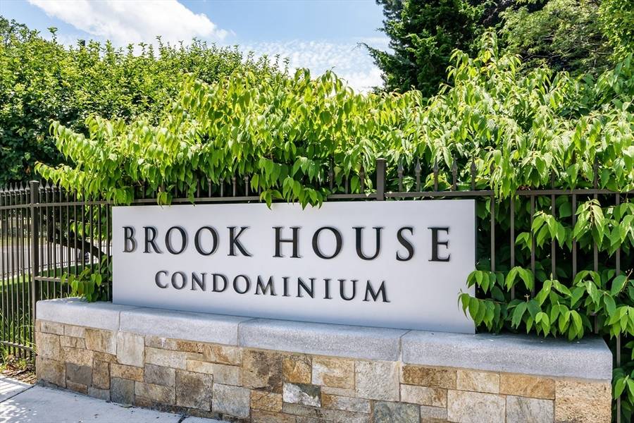 33 Pond Ave #520, Brookline, MA 02445