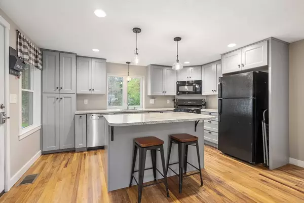 Ayer, MA 01432,6 Mcdowell Street