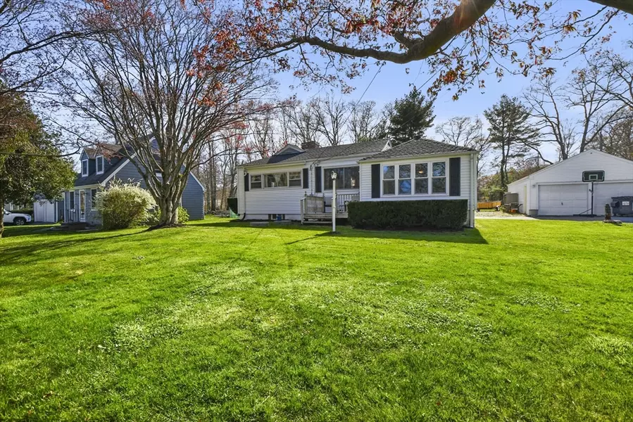 449 Crandall Rd, Tiverton, RI 02878