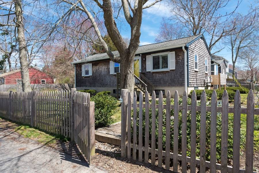 24 Meadowview St, Marshfield, MA 02050