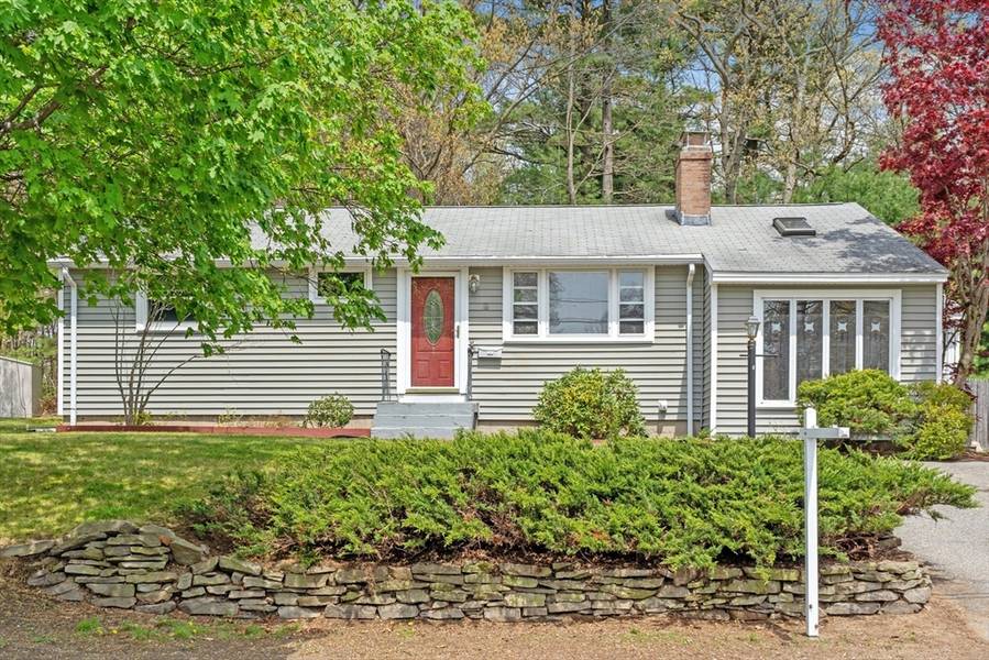 8 Brook St, Tewksbury, MA 01876