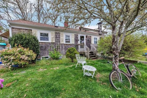 18 Ingleside Dr, Falmouth, MA 02536