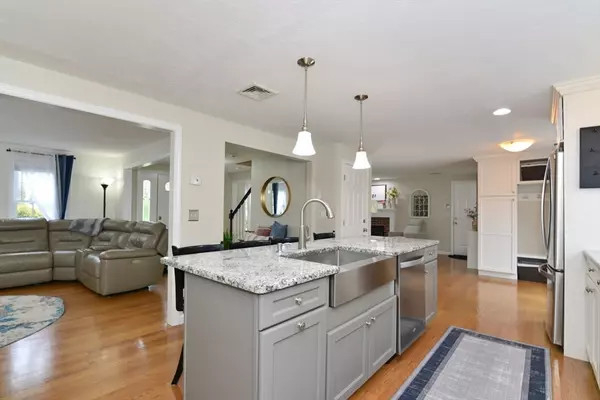 Plainville, MA 02762,20 Wintergreen Ln