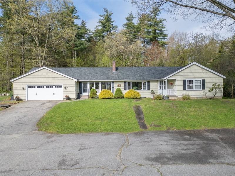 29 Mount Lebanon St, Pepperell, MA 01463