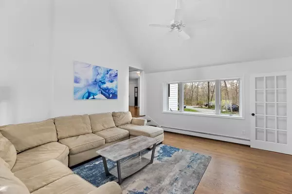 Hingham, MA 02043,3 Windjammer Way