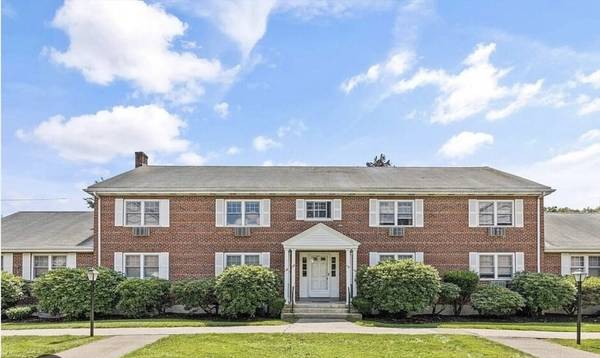 138 Emerson Gardens #138, Lexington, MA 02420