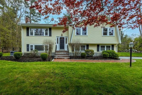 4 Plain St, Medfield, MA 02052