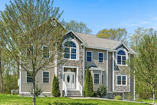 96 Clement Rd, Dracut, MA 01826