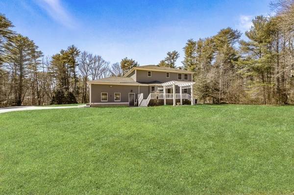 21 Clapp Rd, Rochester, MA 02770