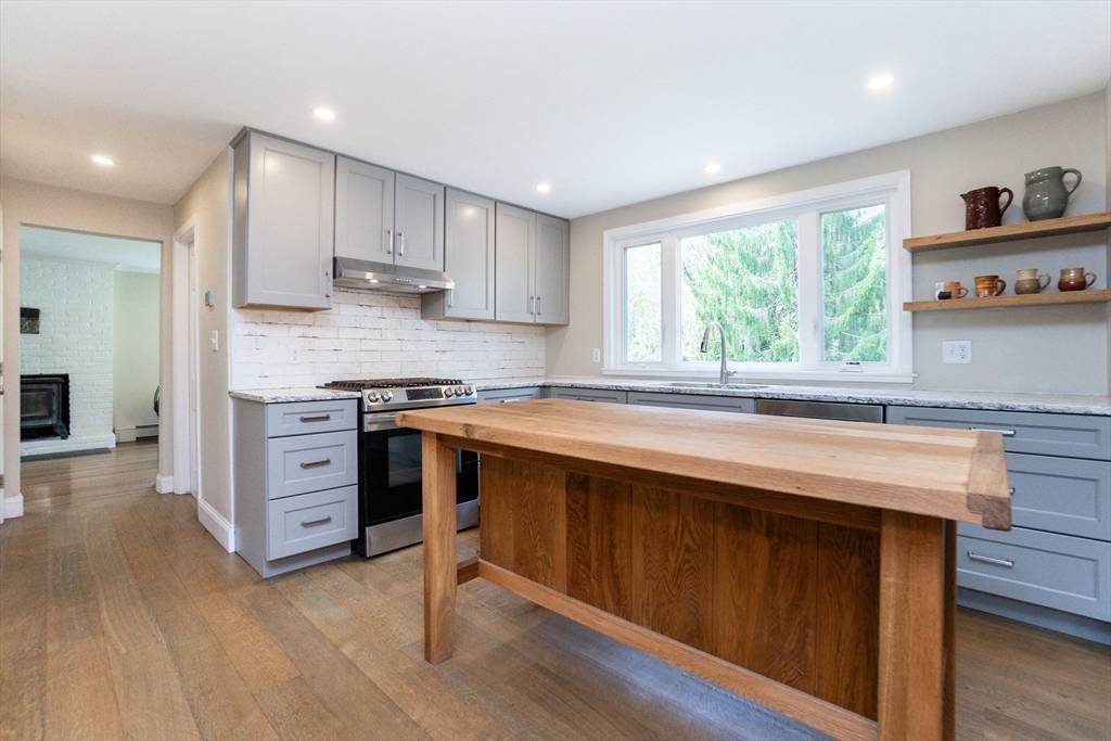 Lunenburg, MA 01462,556 Goodrich St