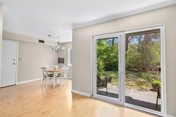 Hingham, MA 02043,4 Beals Cove Rd #B
