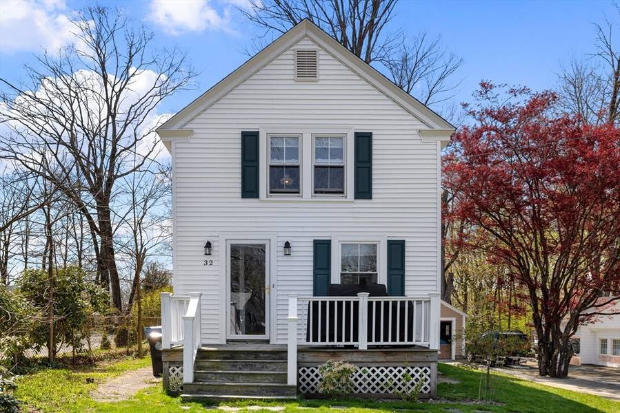 32 Taunton St, Wrentham, MA 02093