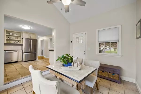 Raynham, MA 02767,23 Warren St W