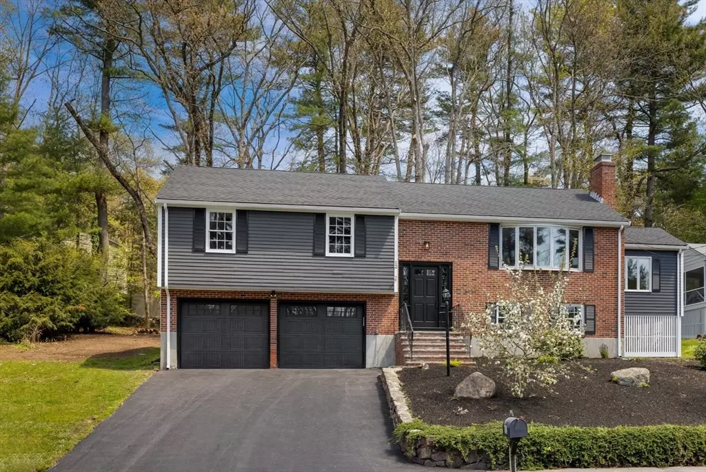 Lynnfield, MA 01940,12 Ivanhoe Dr