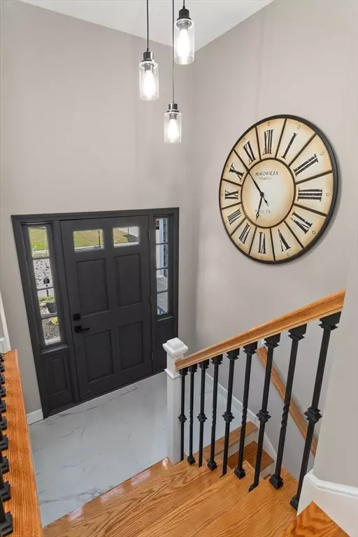 Lynnfield, MA 01940,12 Ivanhoe Dr