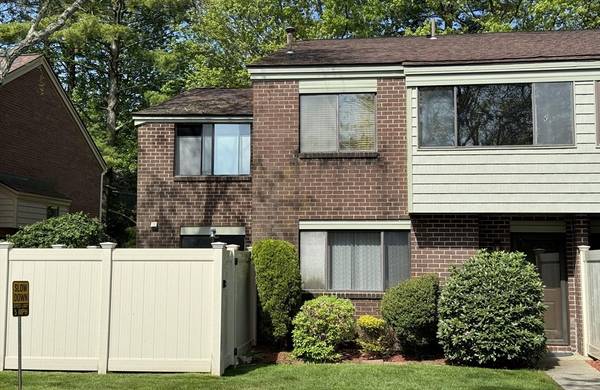 120 Greenbrook #120, Stoughton, MA 02072