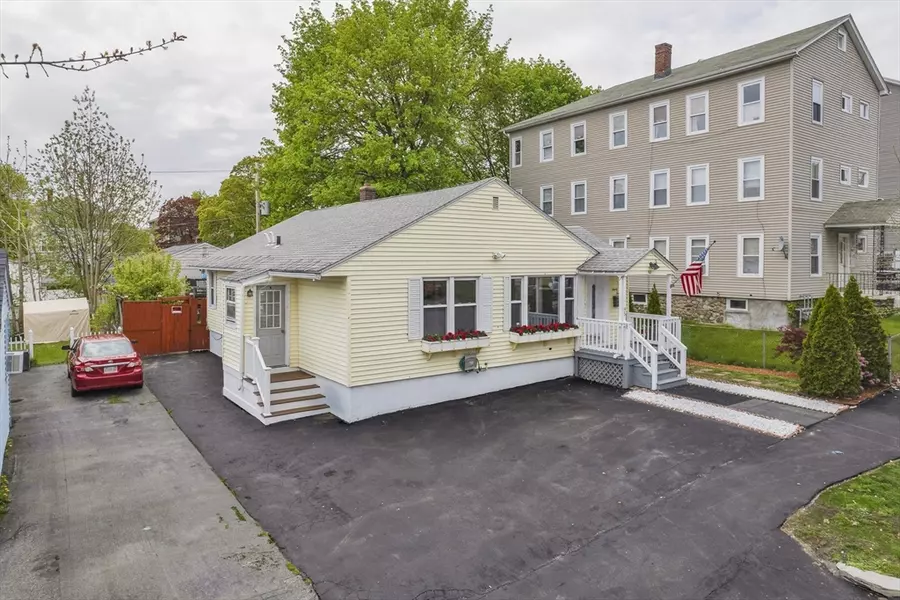 95 Puritan Ave, Worcester, MA 01604