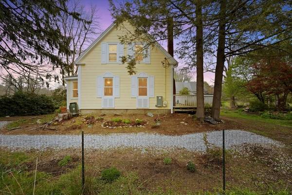 133 County Rd, Plympton, MA 02367