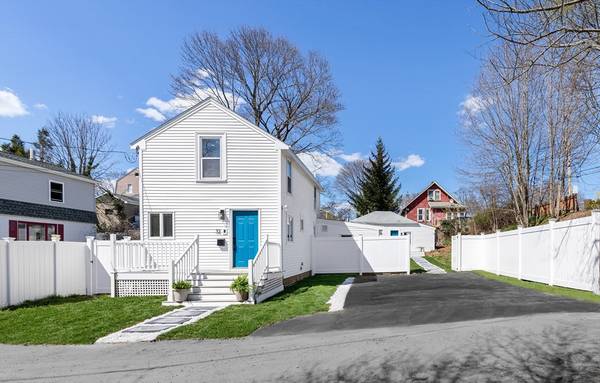 32 Shennen St, Quincy, MA 02169