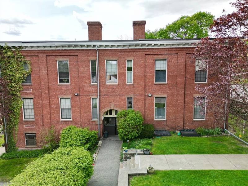 40 School St #9, Haverhill, MA 01830