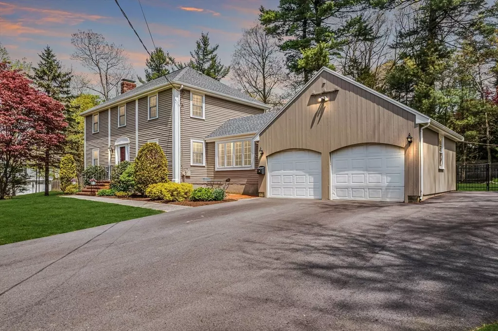 Lynnfield, MA 01940,10 Candlewood Road