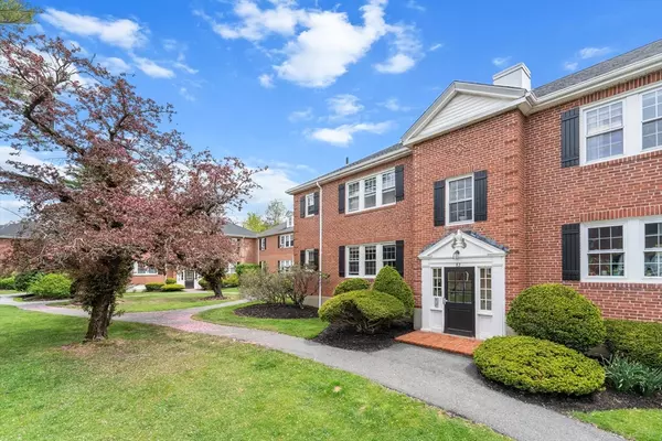 Newton, MA 02467,82 Boylston St #4