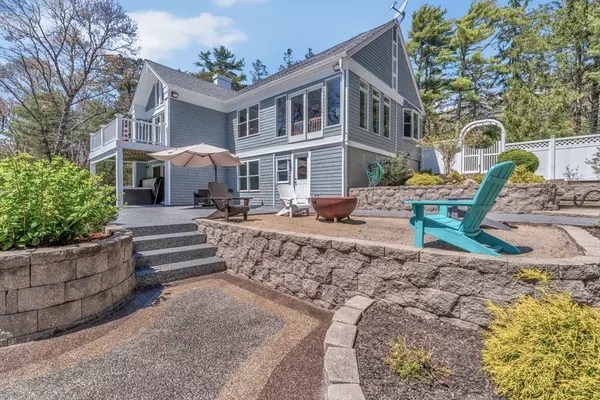 3 Manor Ln, Falmouth, MA 02536