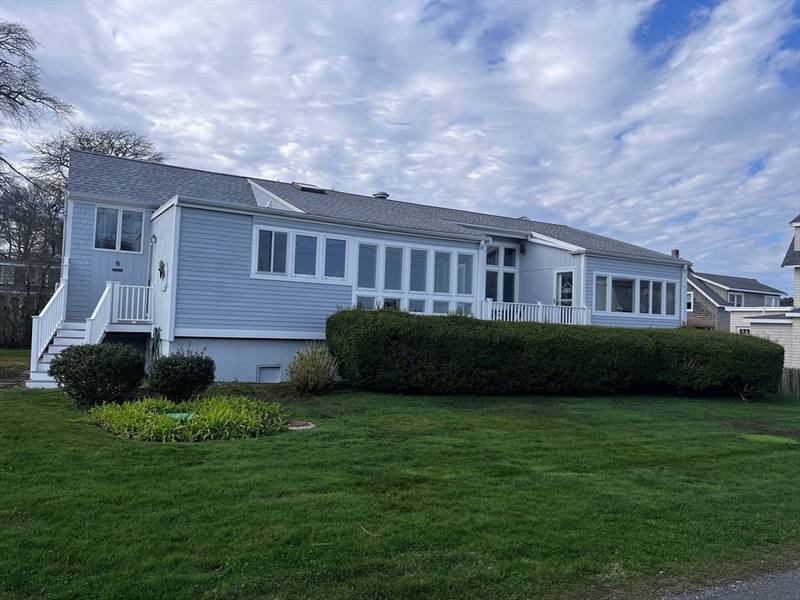 6 Mattakiset Rd, Mattapoisett, MA 02739