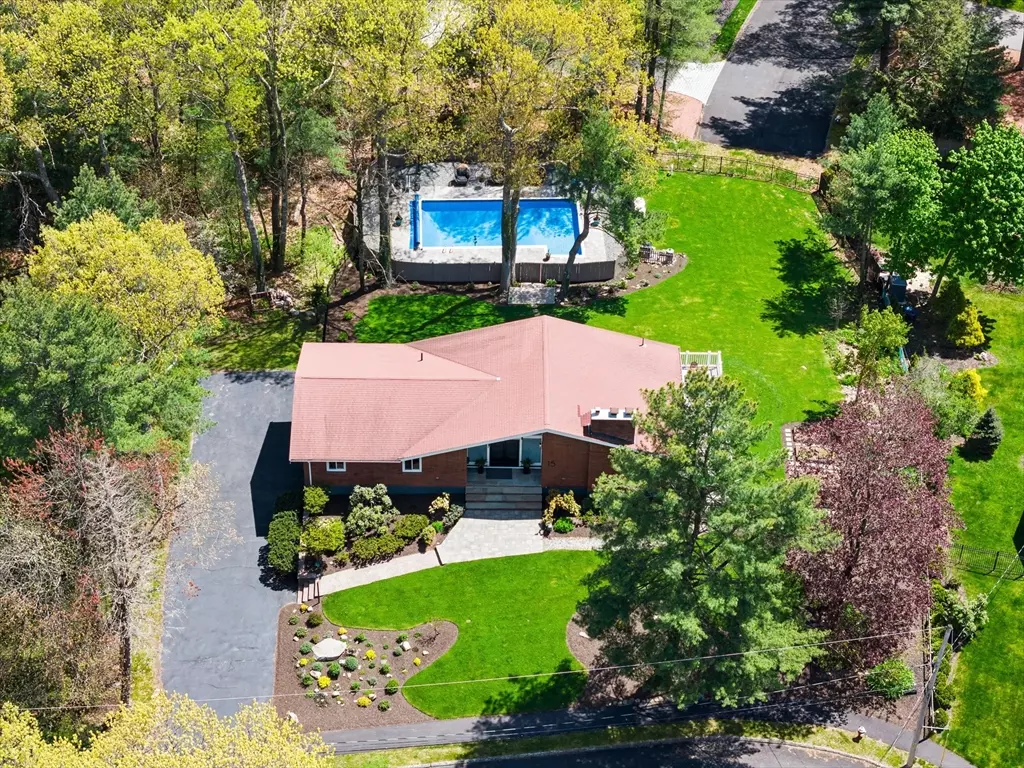 Lynnfield, MA 01940,15 Timberhill Ln