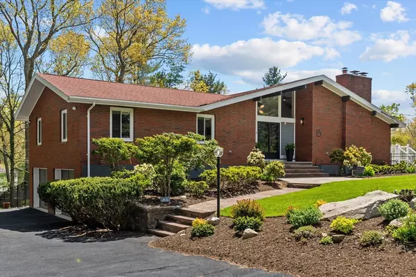 Lynnfield, MA 01940,15 Timberhill Ln
