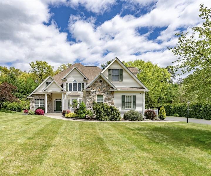 18 Whispering Wind Rd, Westfield, MA 01085