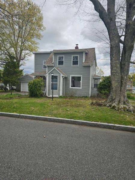 954 Thorndike St, New Bedford, MA 02745