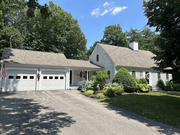 21 Plymouth River Rd, Hingham, MA 02043