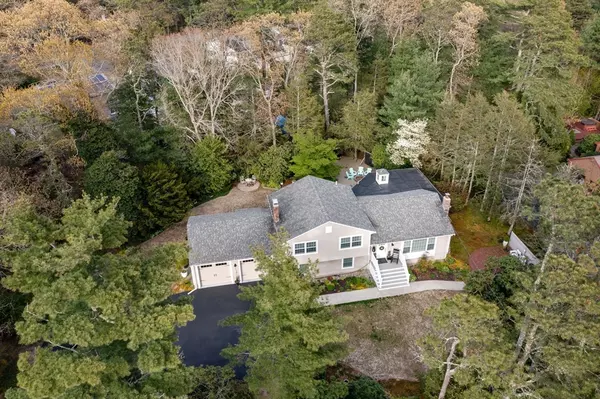 8 Thatcher Rd, Plymouth, MA 02360