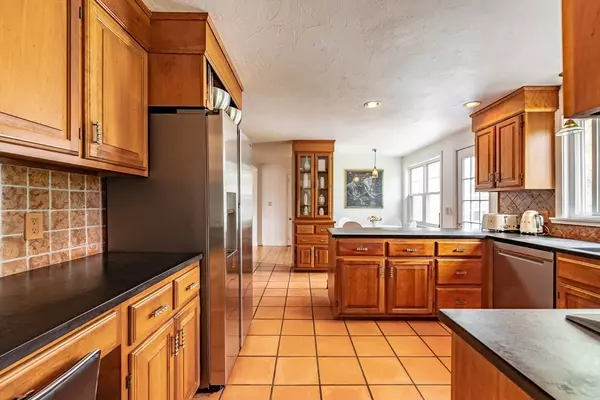 East Longmeadow, MA 01028,689 Parker St