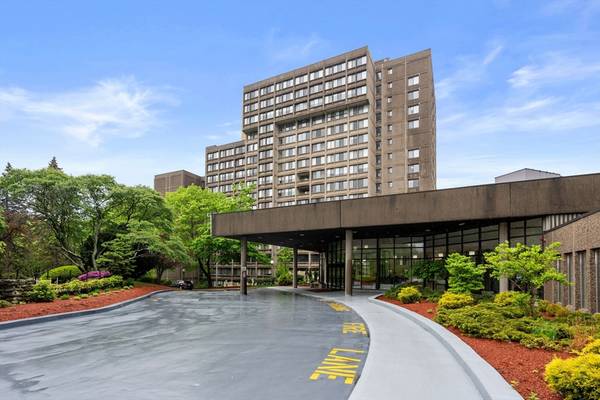 250 Hammond Pond Pkwy #1011S, Newton, MA 02467